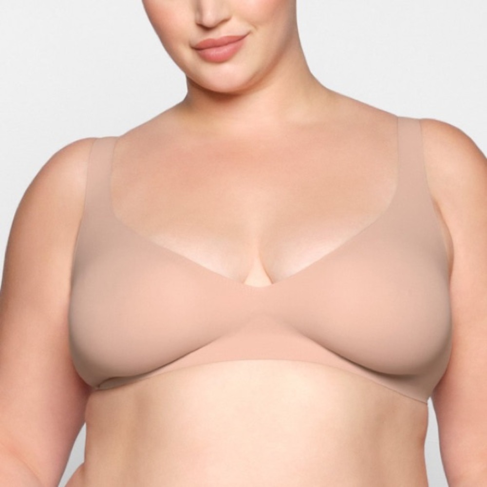 SKIMS NAKED PLUNGE BRALETTE - Picture 2 of 10